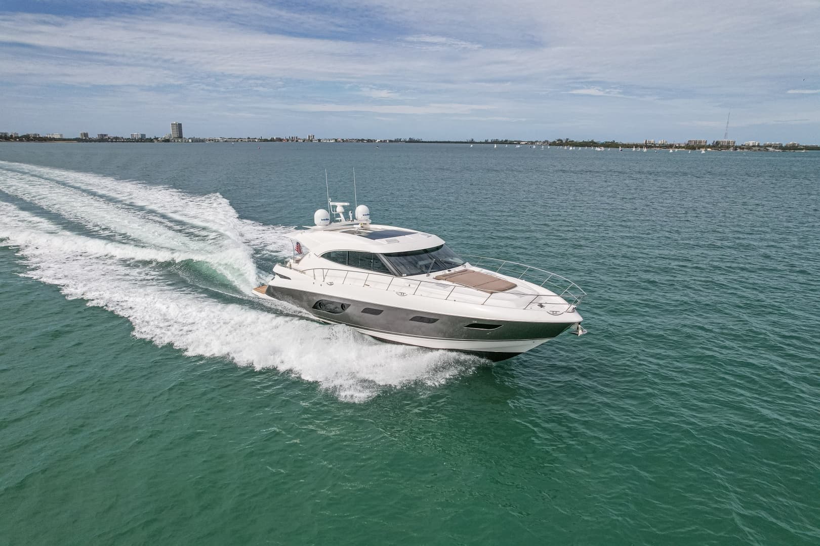 2015 Riviera 6000 Sport Yacht - Image 19