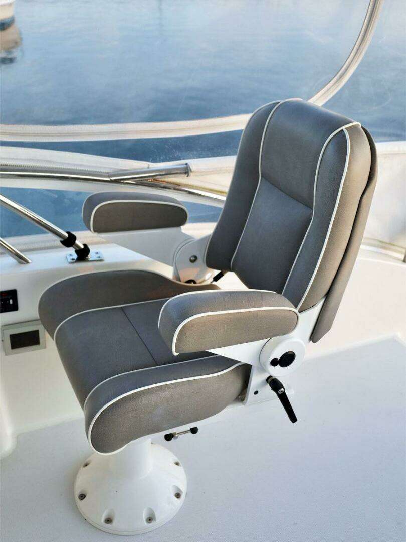 2018 Sabre 48 Flybridge Sedan - Image 11