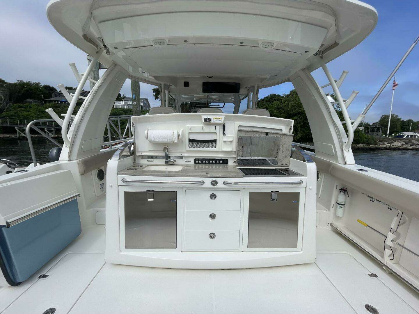 2017 Boston Whaler Outrage - Image 6