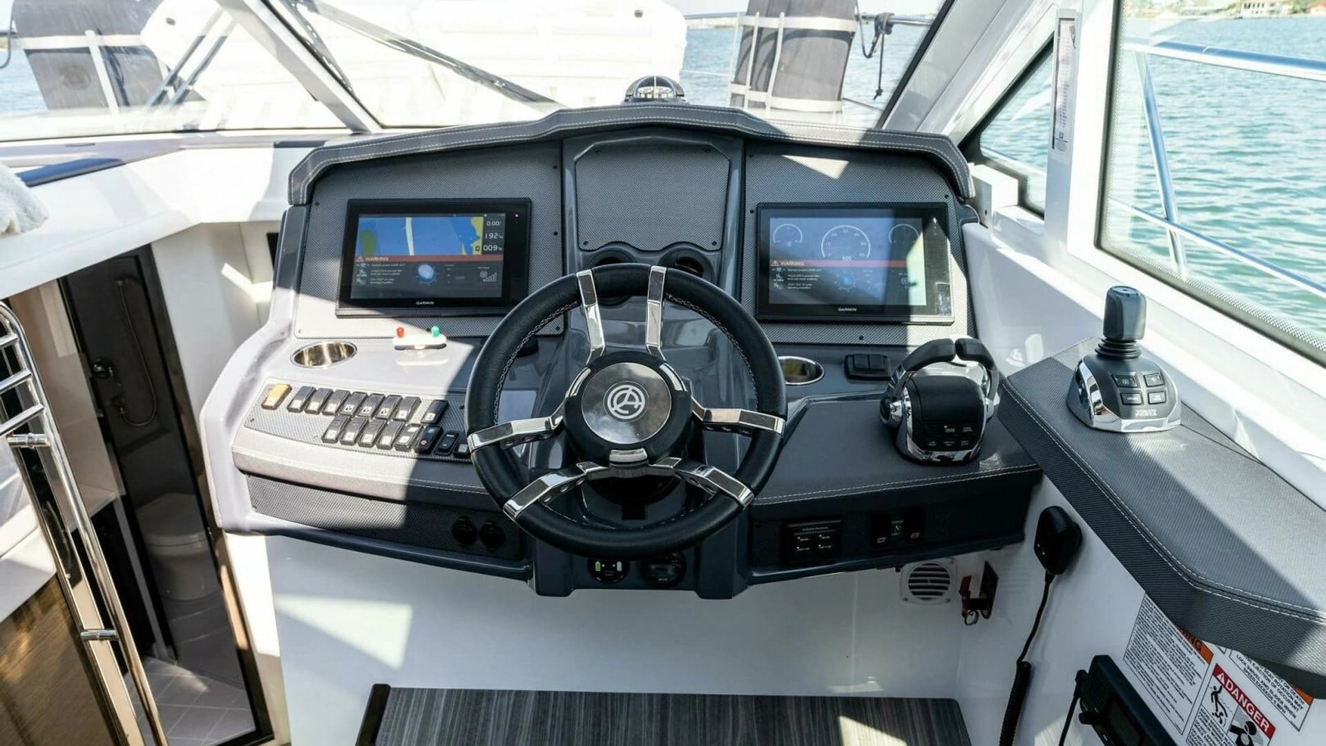 2019 Cruisers Yachts 45 Cantius - Image 41