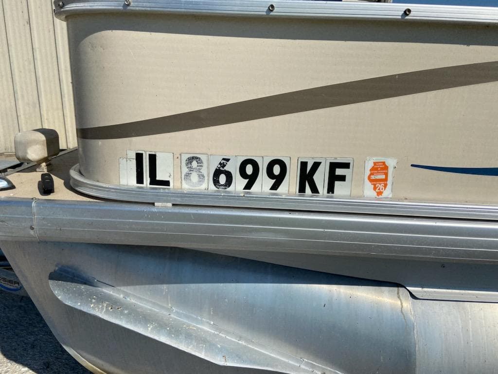 2008 Godfrey Sweetwater SWT 2486 FC boat with registration number IL 8699 KF.