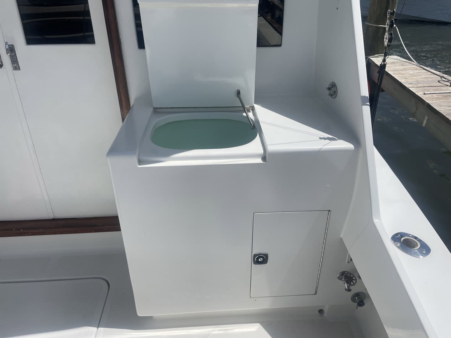 1968 Hatteras 34 Sportfisherman - Image 8