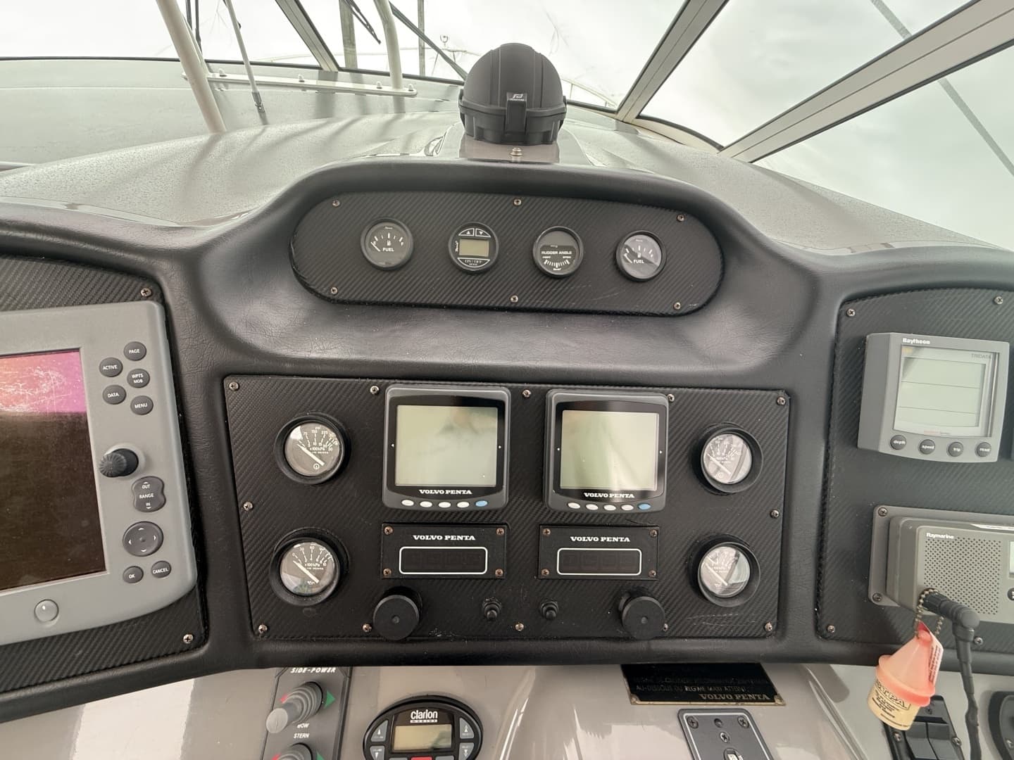 2005 Cruisers Yachts 405 Motor Yacht - Image 4