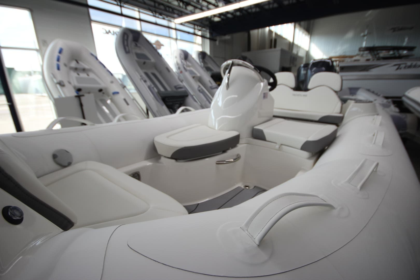 2026 Zodiac Yachtline 400 DL NEO - Image 12