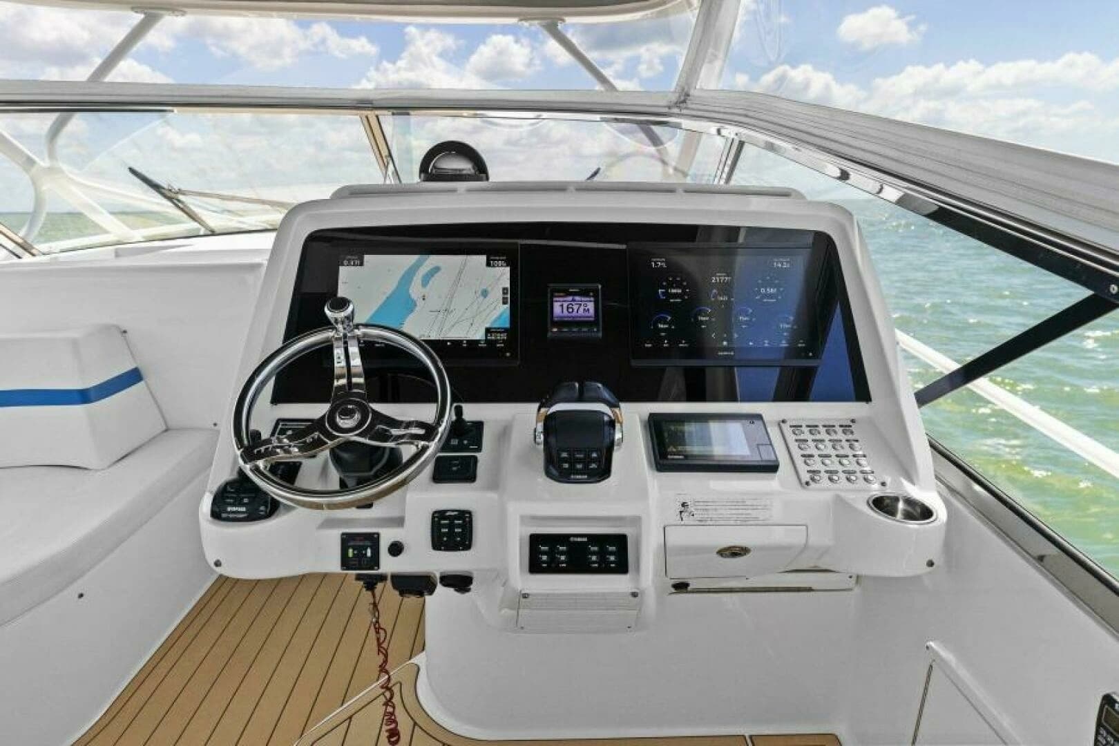 2019 Intrepid 475 Sport Yacht - Image 12