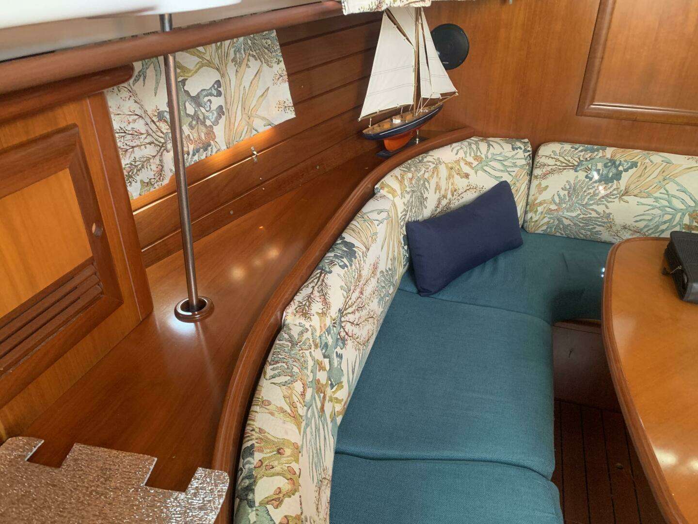 2000 Beneteau 36 Center Cockpit - Image 19