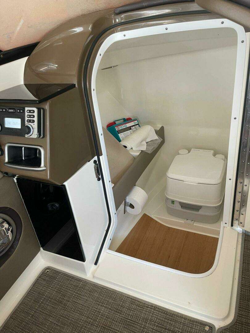 2014 Formula 240 Bow Rider - Image 8