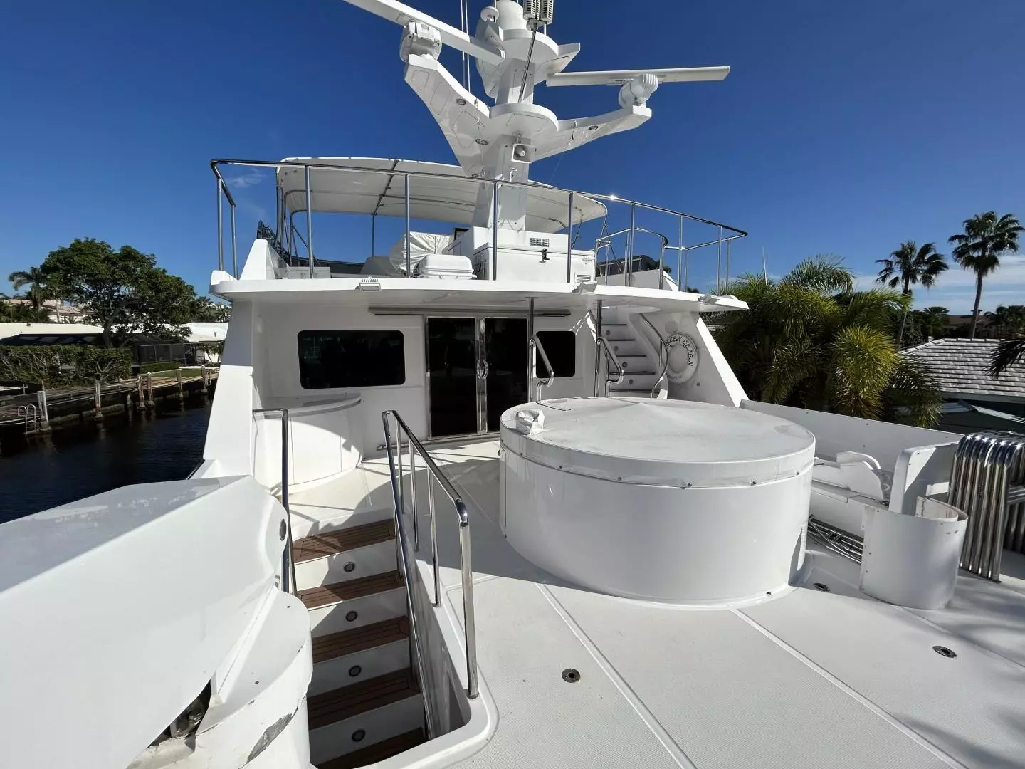 2002 President 100 Motor Yacht - Image 26