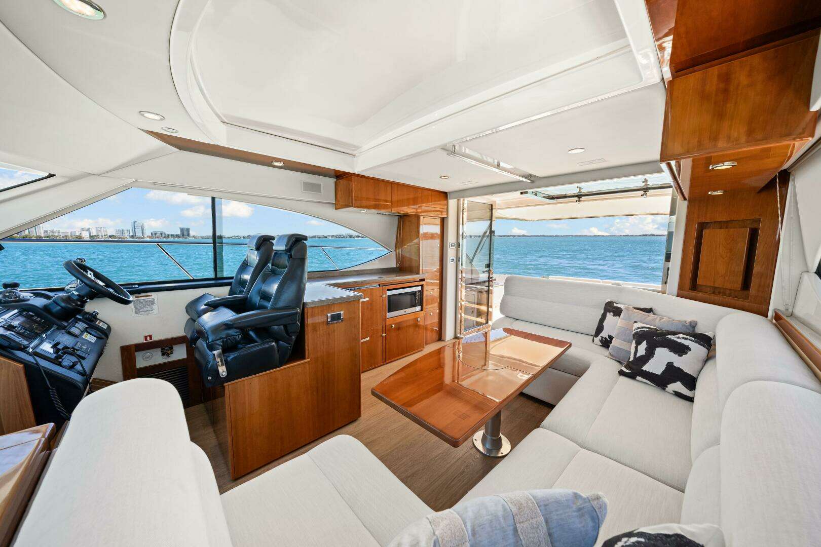 2016 Riviera 5000 Sport Yacht - Image 62