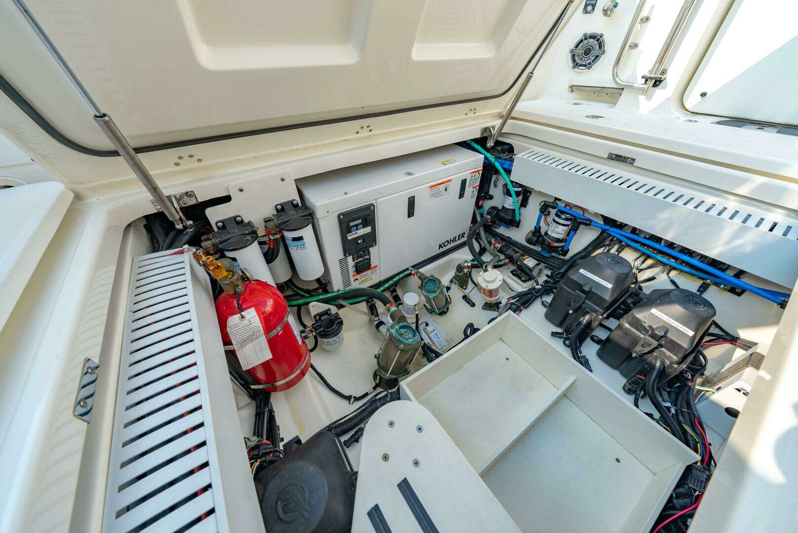 2019 Boston Whaler 350 EX Realm - Image 34