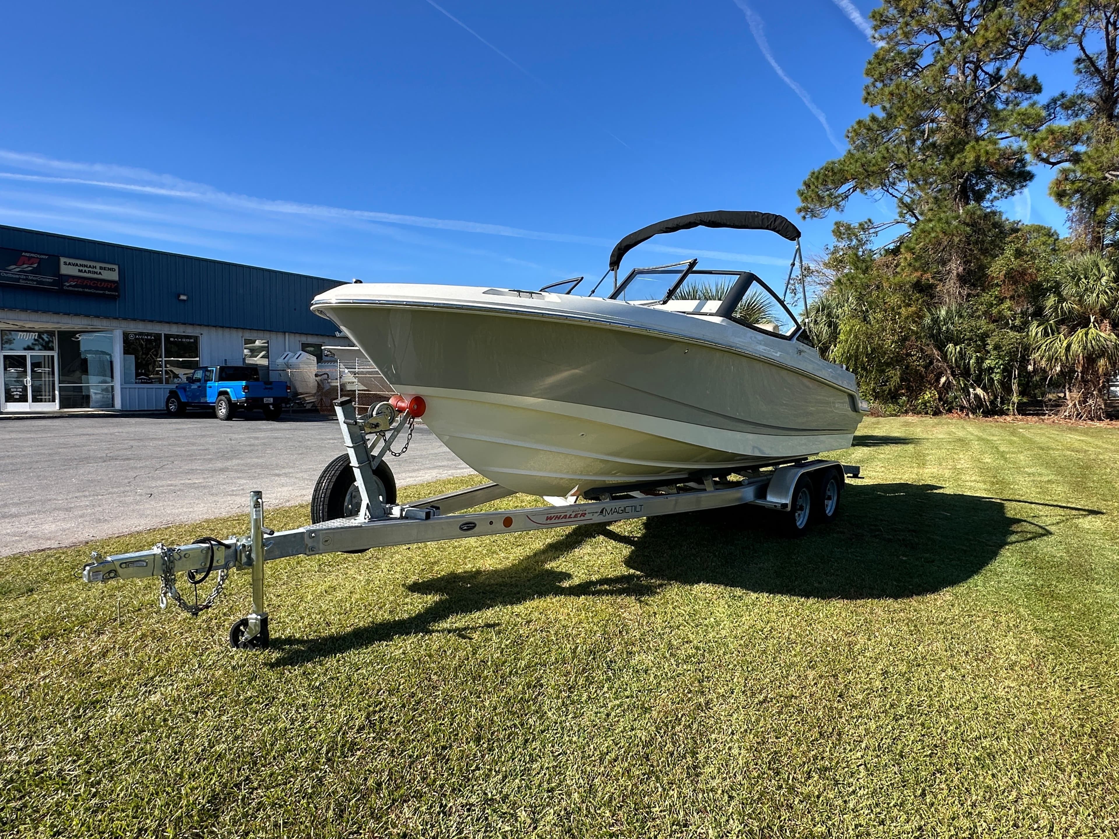 2025 Boston Whaler 210 Vantage - 3