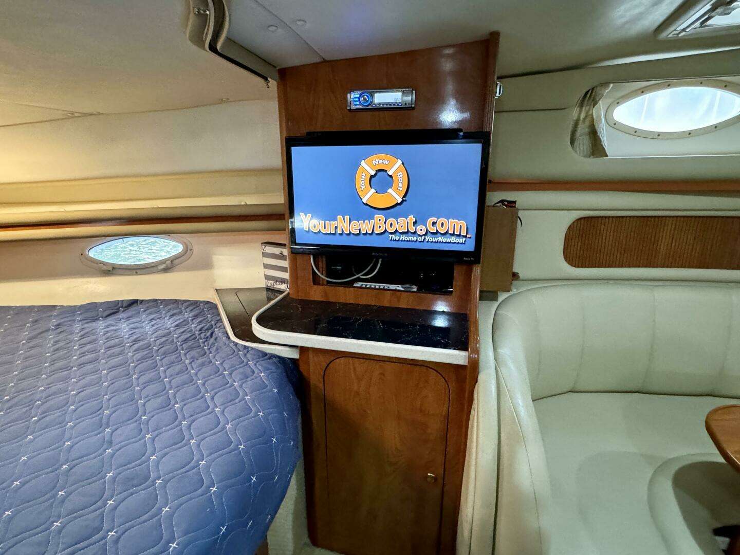 2004 Rinker 342 Fiesta Vee - Image 54