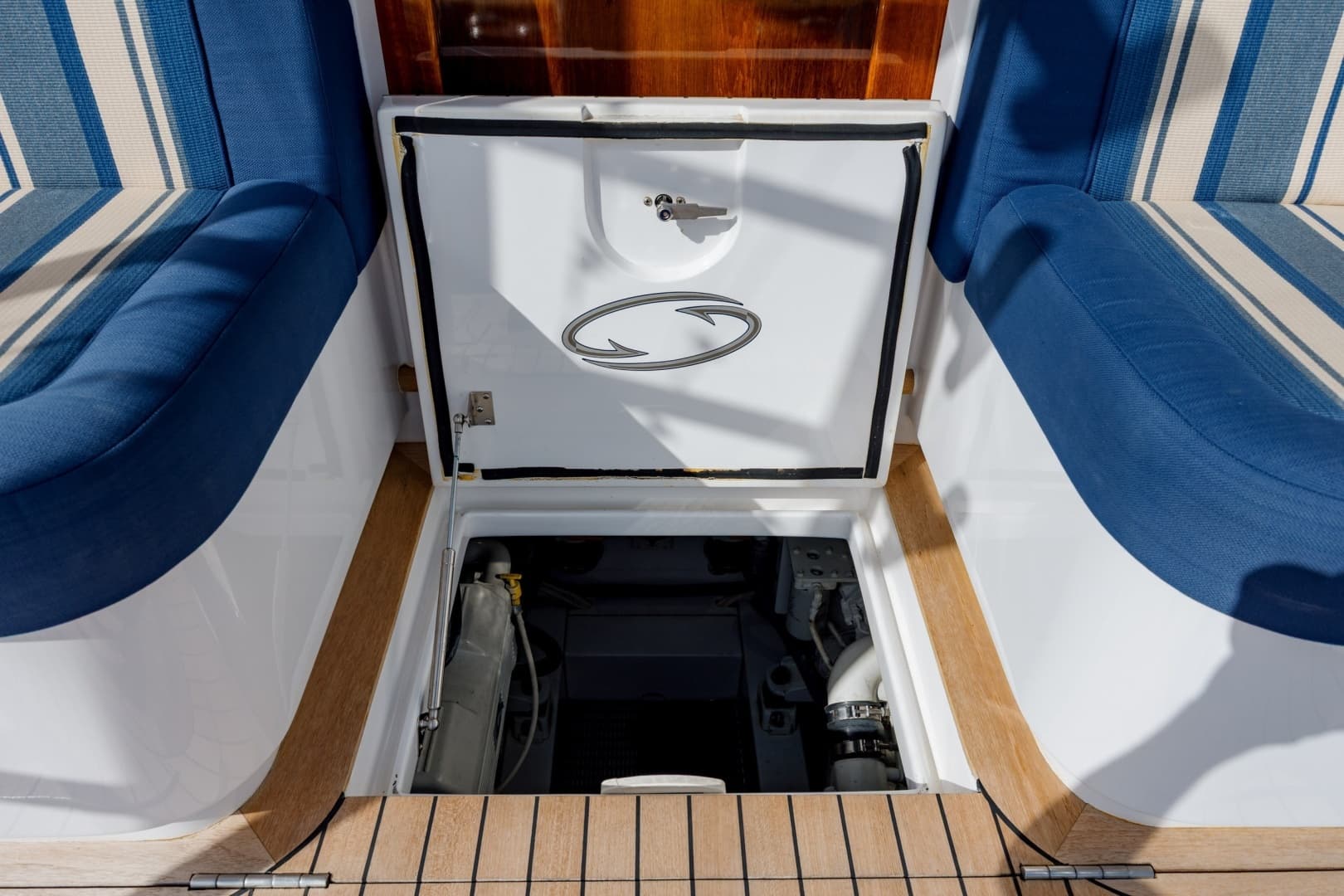 2015 Jarrett Bay Hardtop Express - Image 20