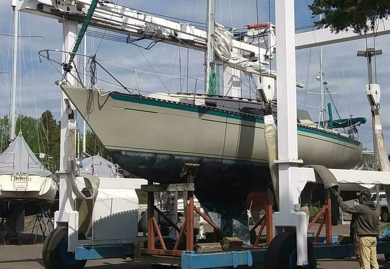 1977 Islander 28 - Image 2