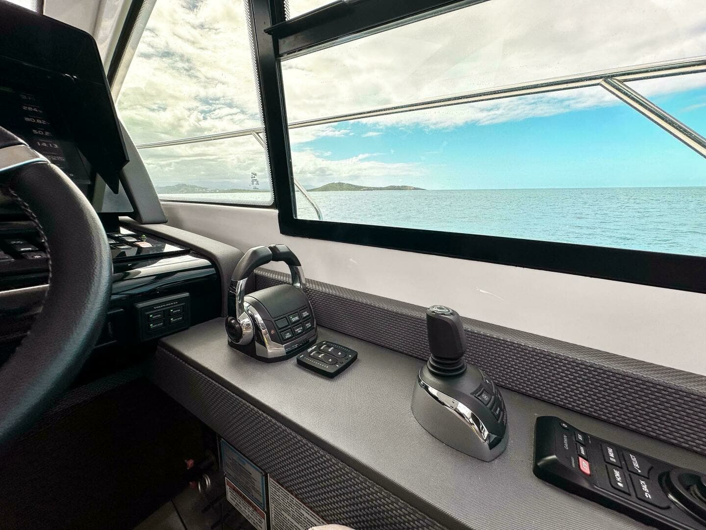 2019 Cruisers Yachts 50 Cantius - Image 31