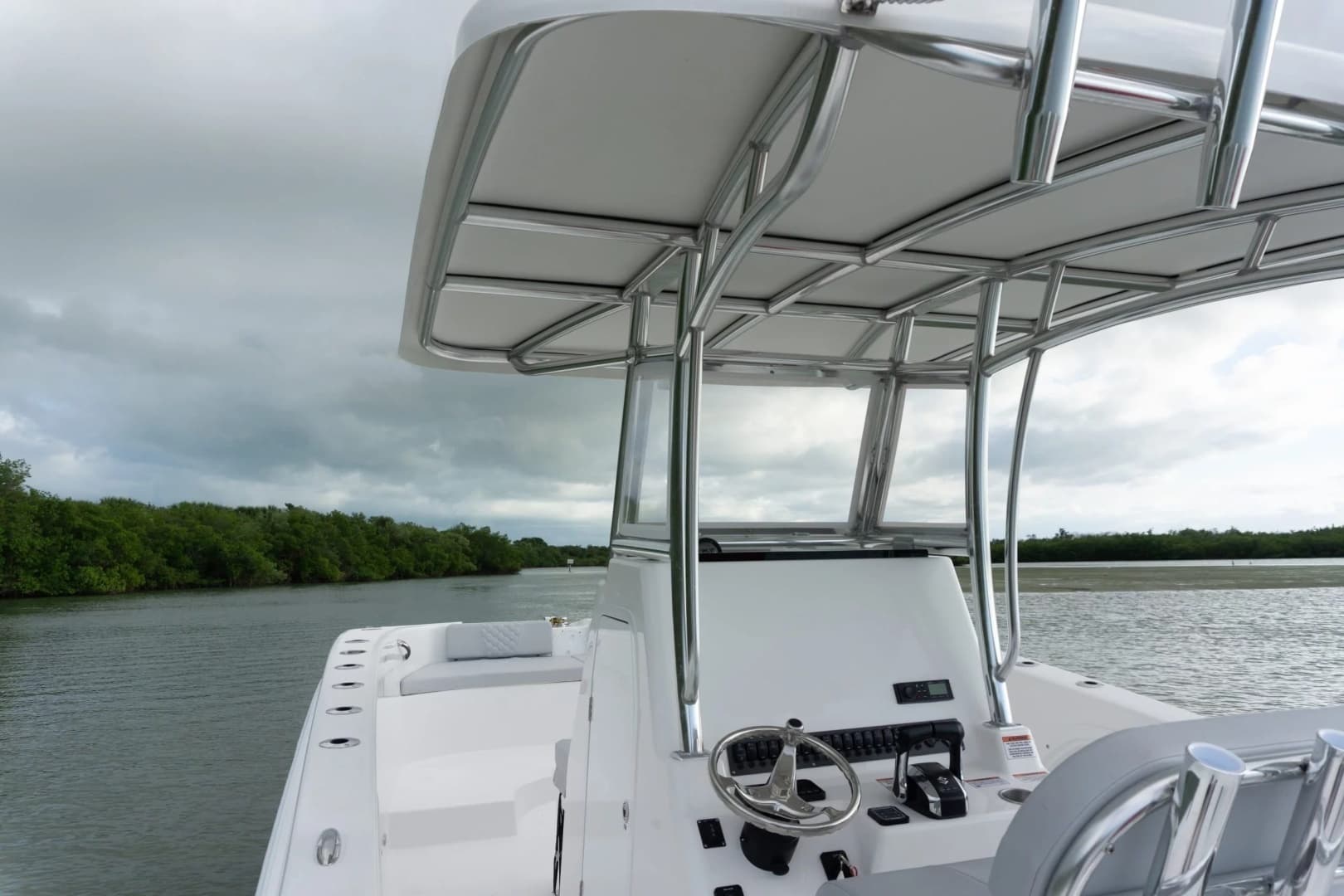 2026 Twin Vee 280 STX CC - Image 6