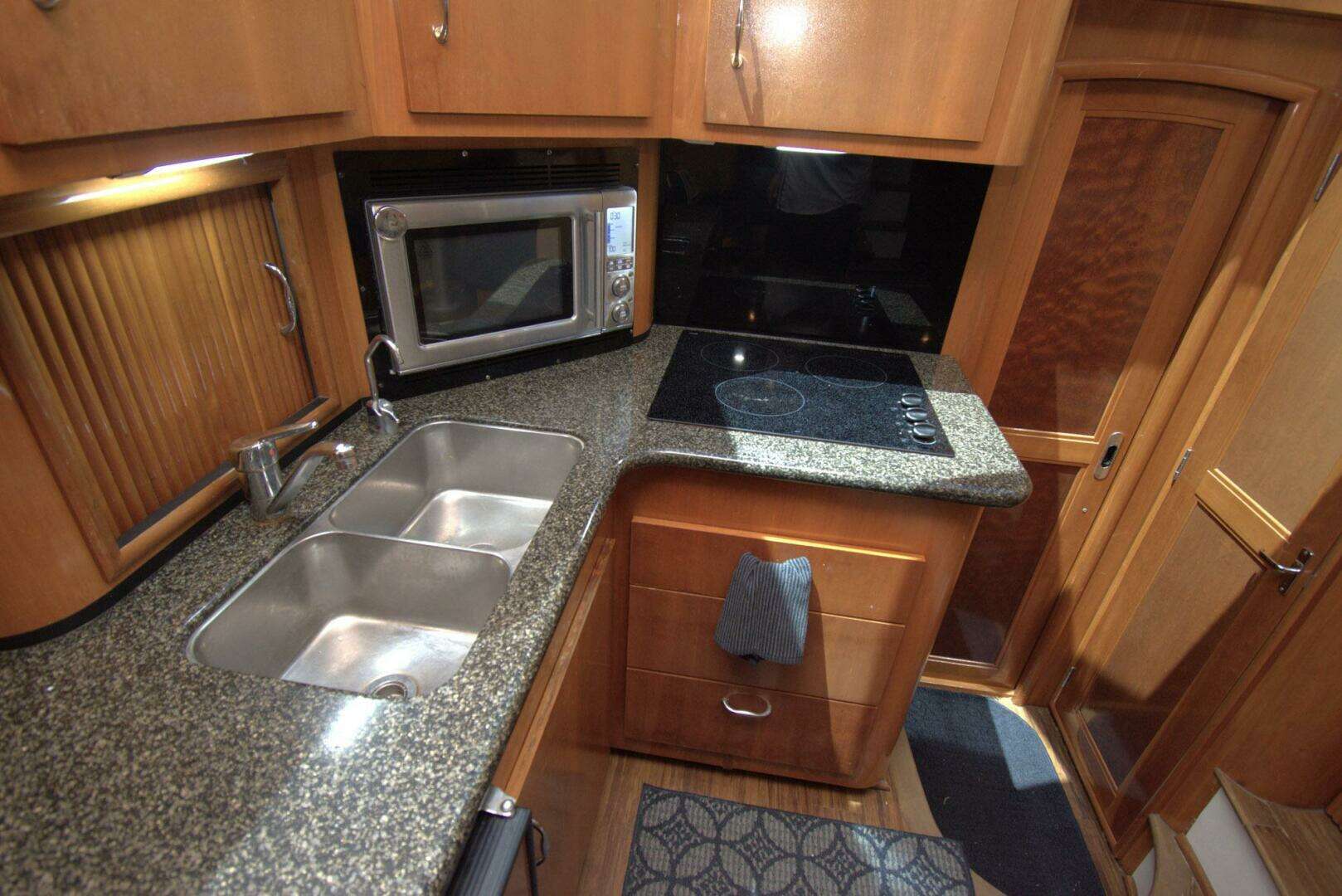 2005 Carver 444 Cockpit Motor Yacht - Image 31