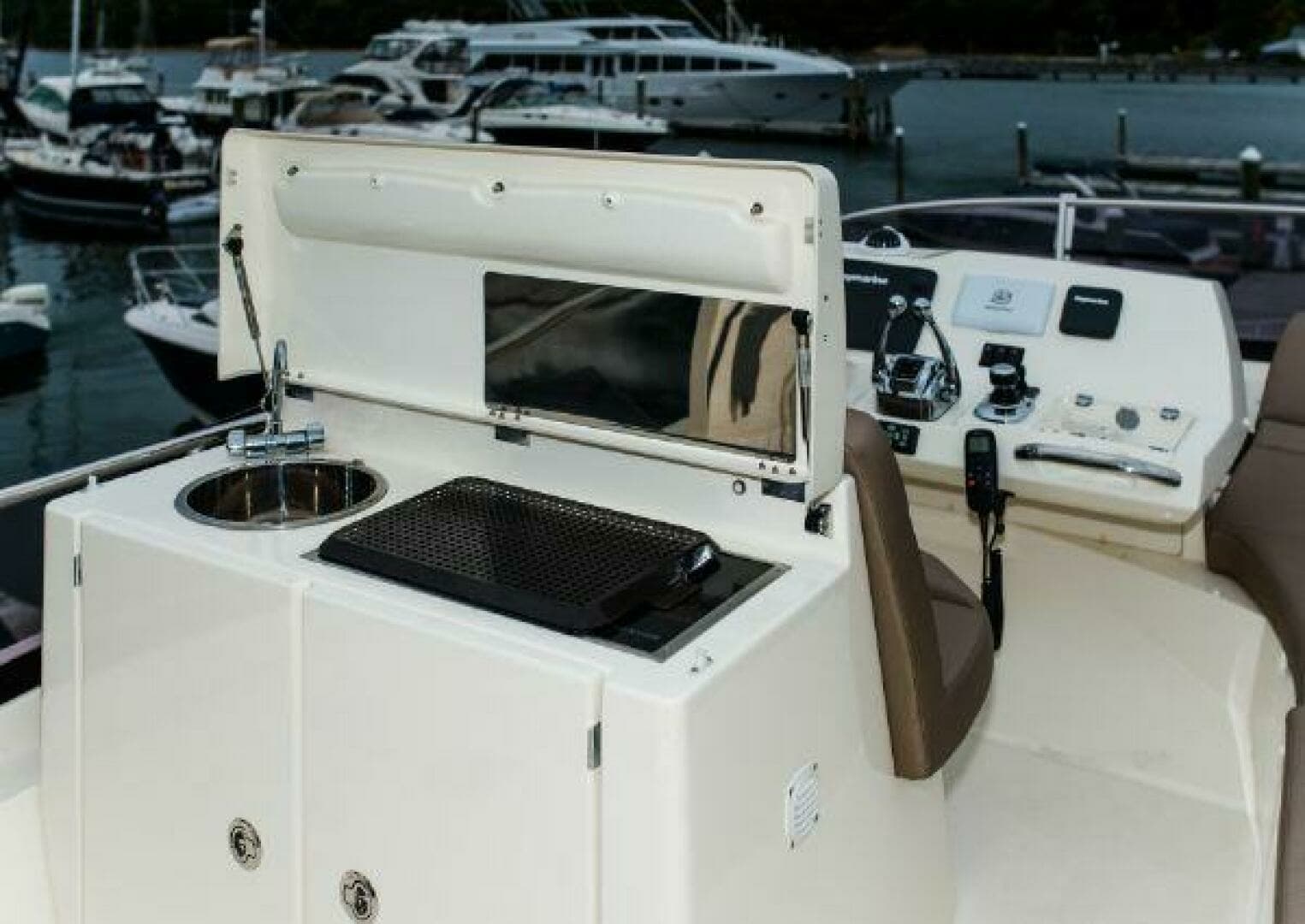 2014 Prestige 550 - Image 13