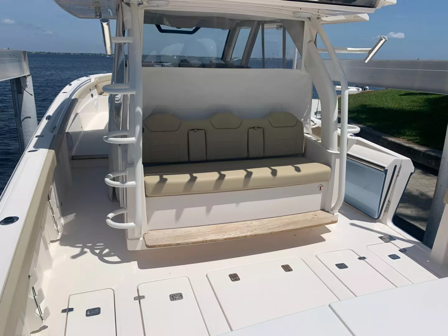 2017 Pursuit S 408 - Image 19