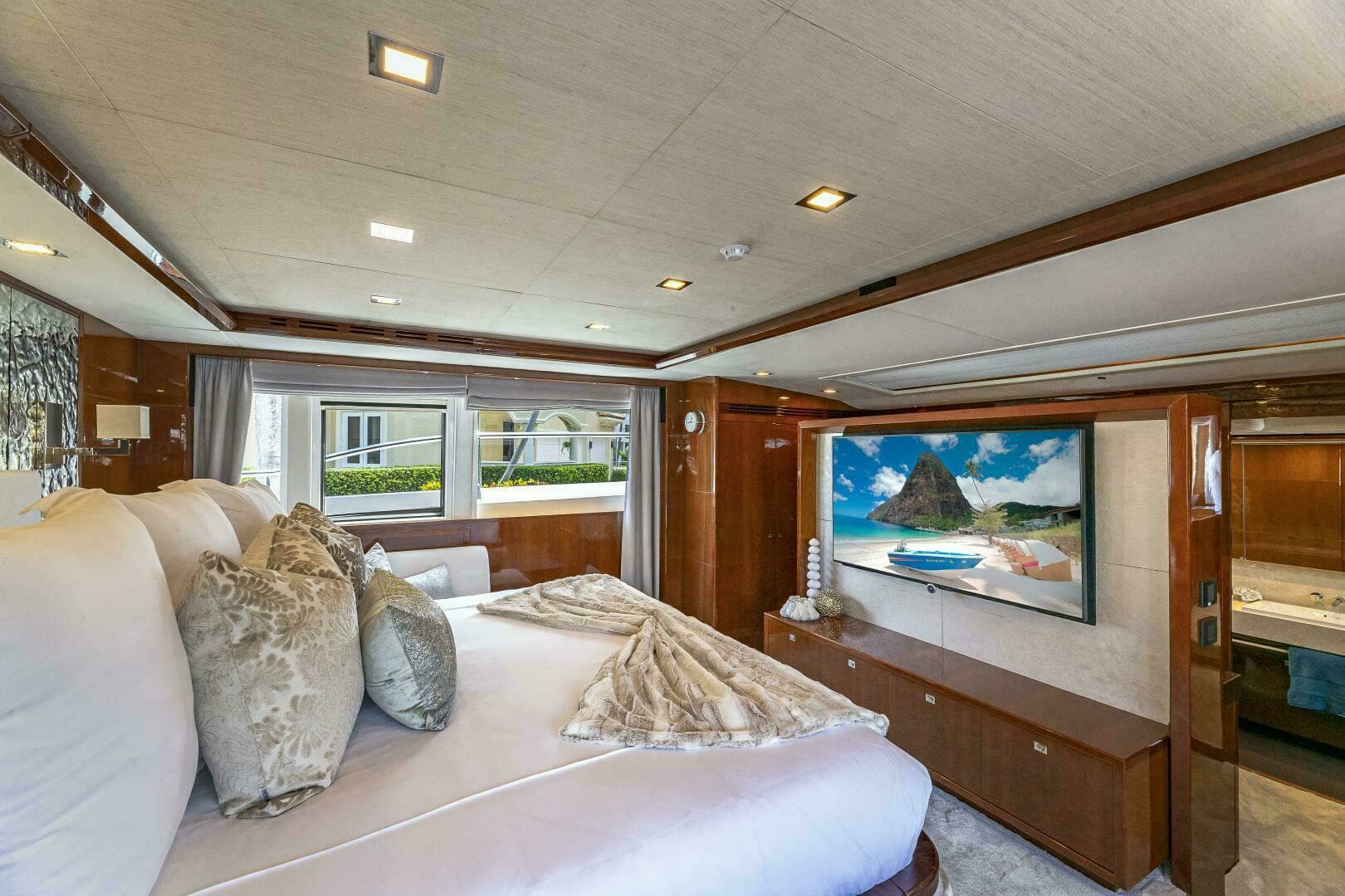 2012 Princess 32M - Image 19