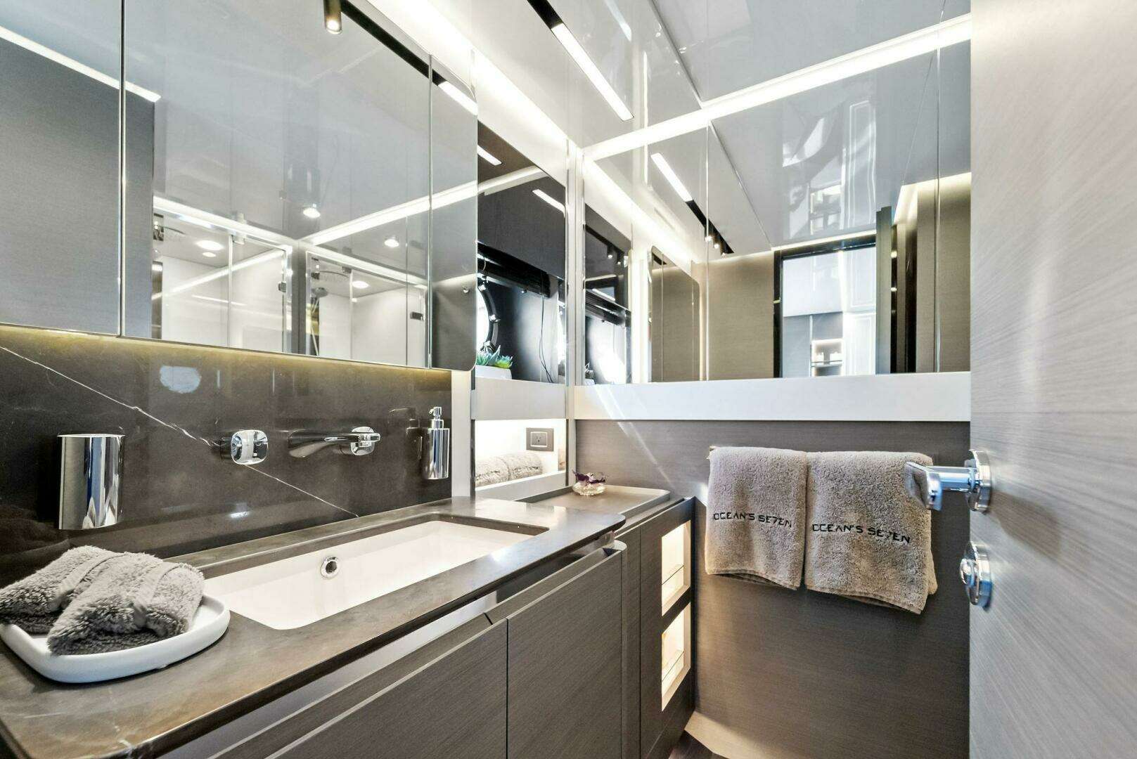 2022 Azimut S8 - Image 33
