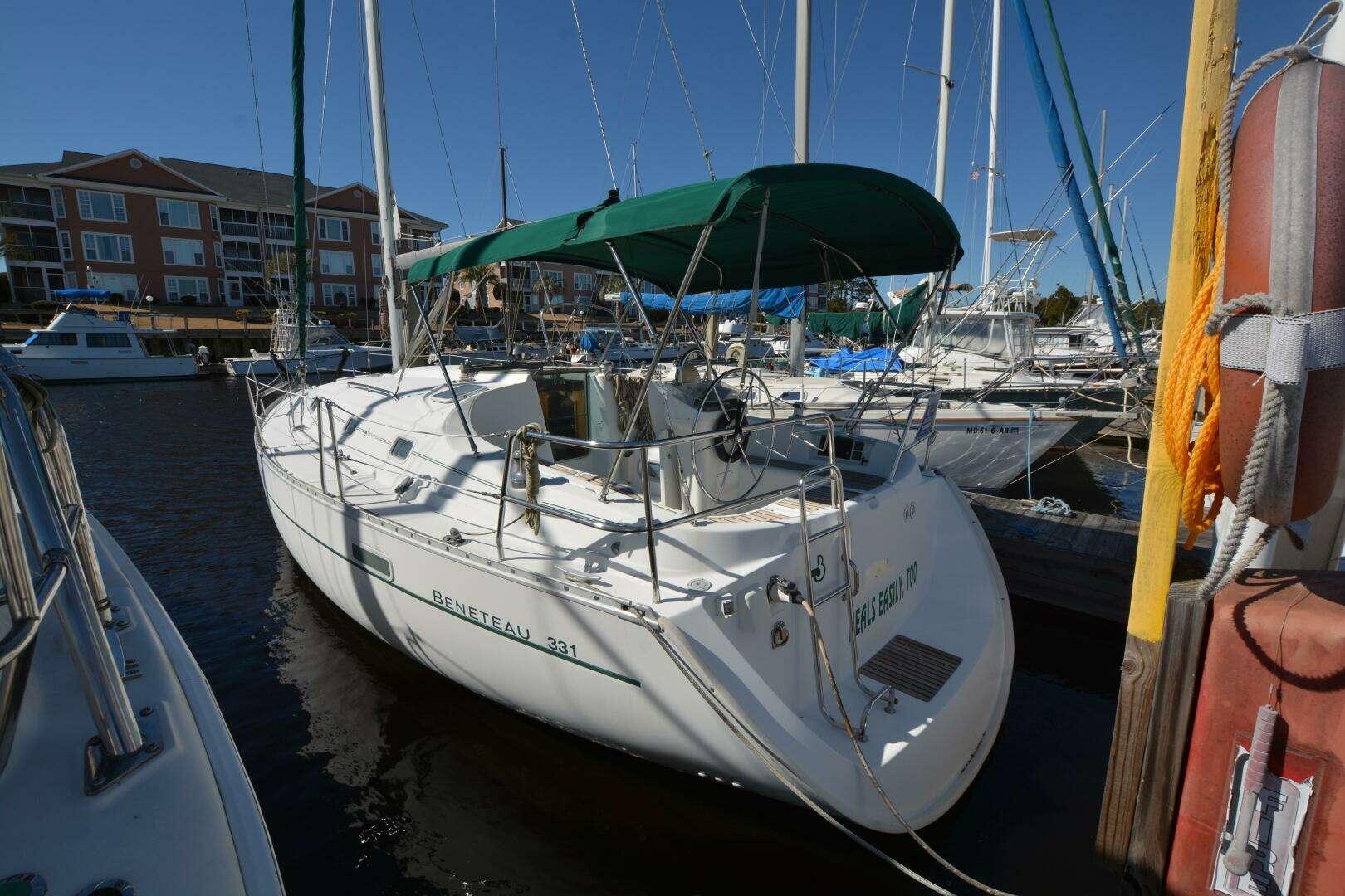 2002 Beneteau Oceanis 331 - Image 3