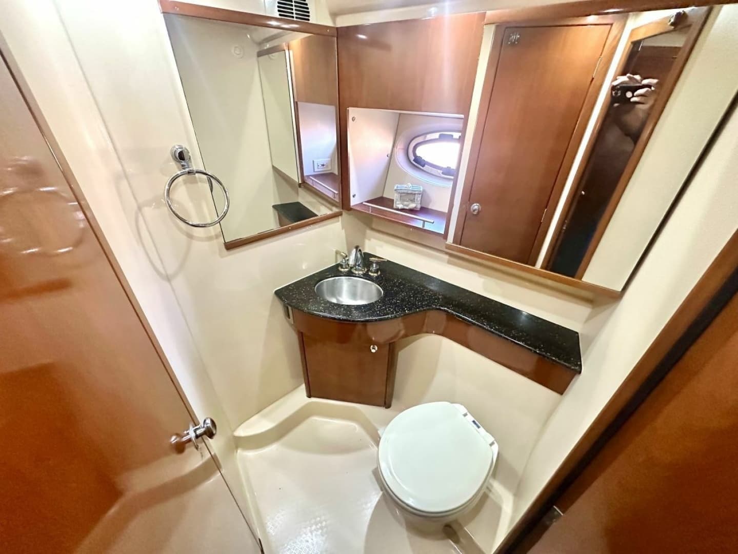 2007 Meridian 391 Motor Yacht - Image 15