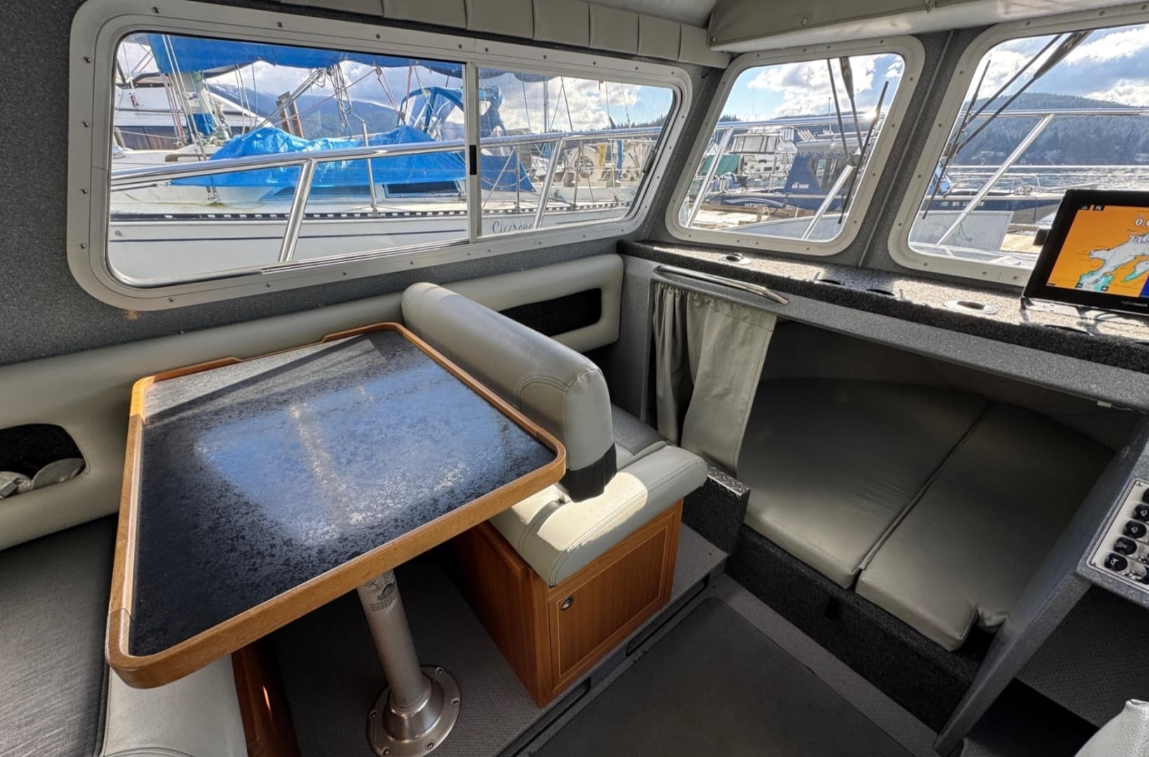 2018 KingFisher 2725 Weekender - Image 35