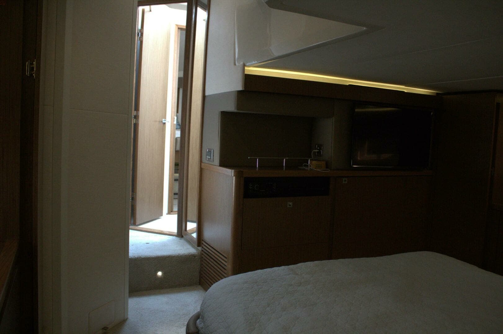 2017 Sea Ray 460 Sundancer - Image 38