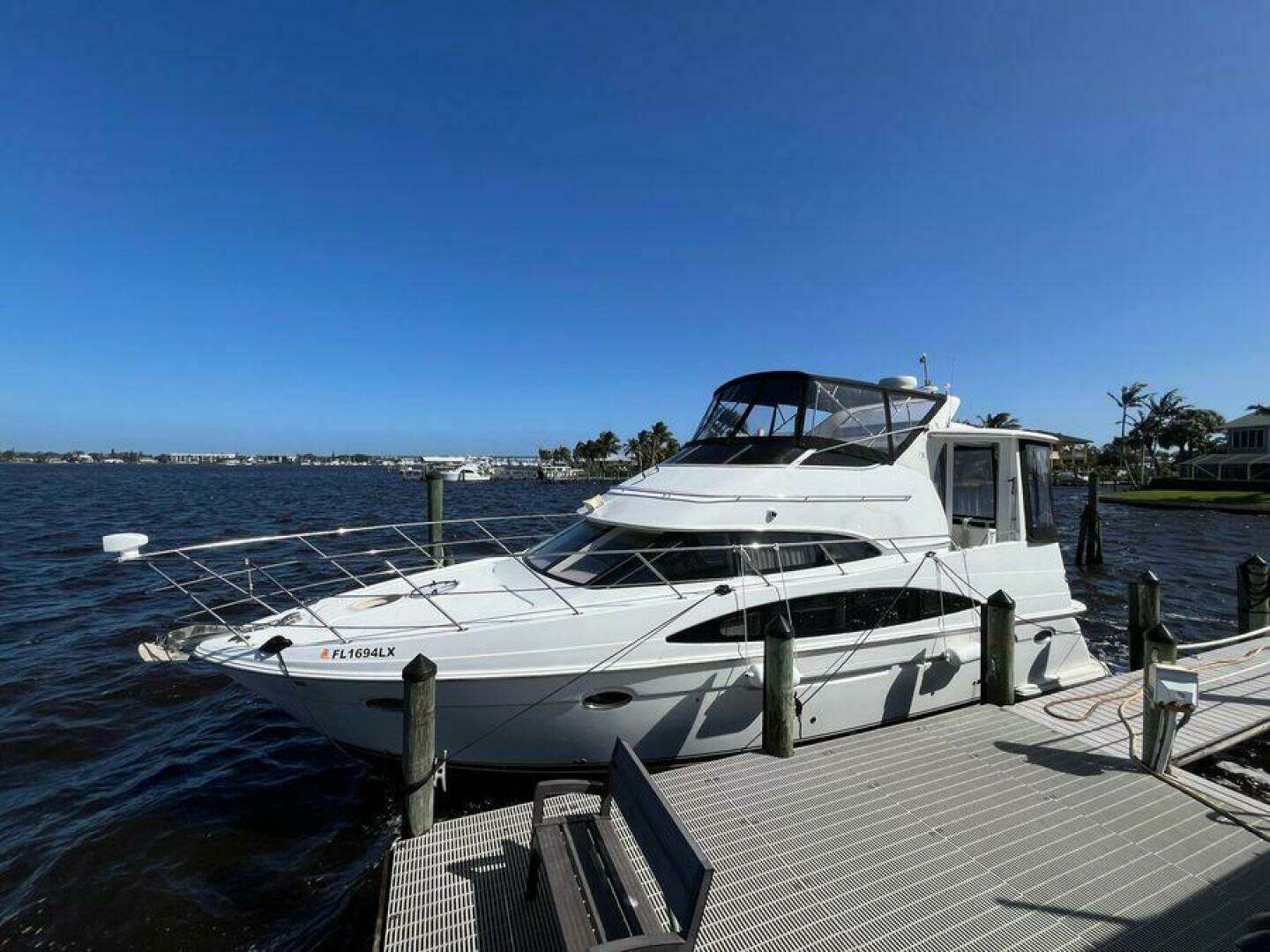2000 Carver 396 Motor Yacht - Image 2