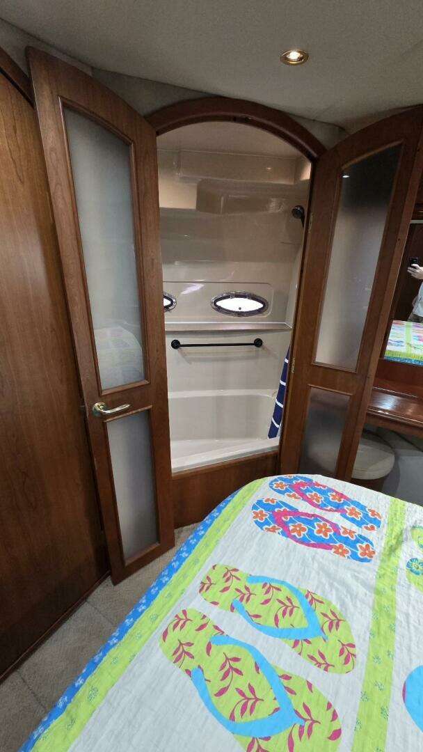 2000 Cruisers Yachts 4450 Express Motor Yacht - Image 60