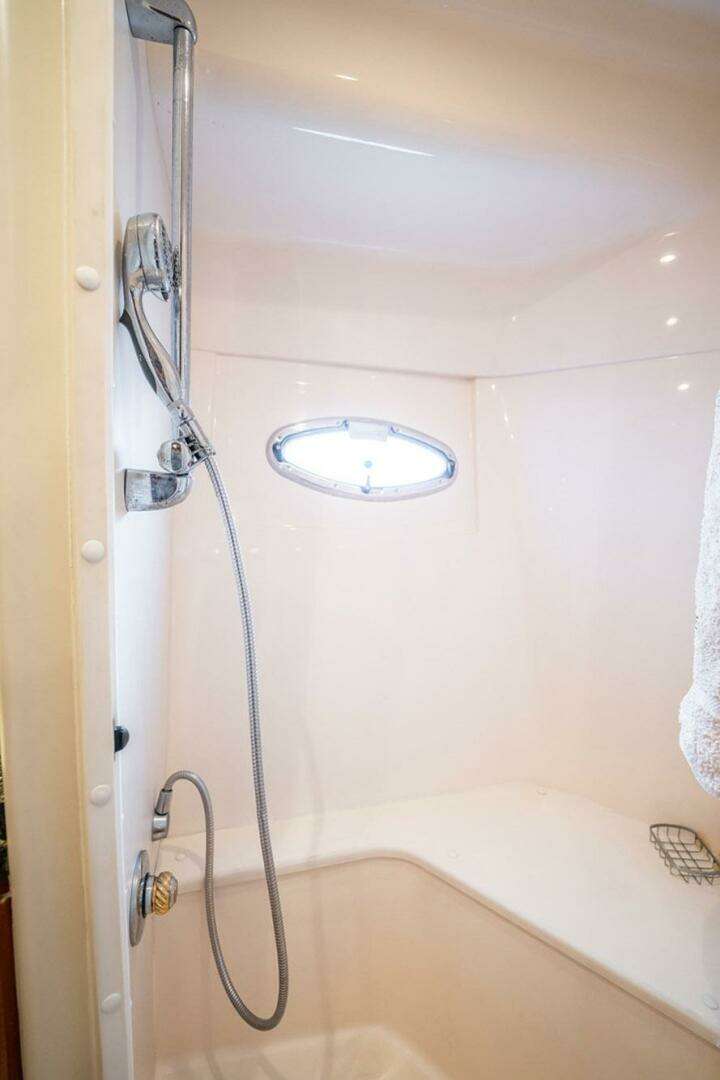 2005 Carver 56 Voyager - Image 28