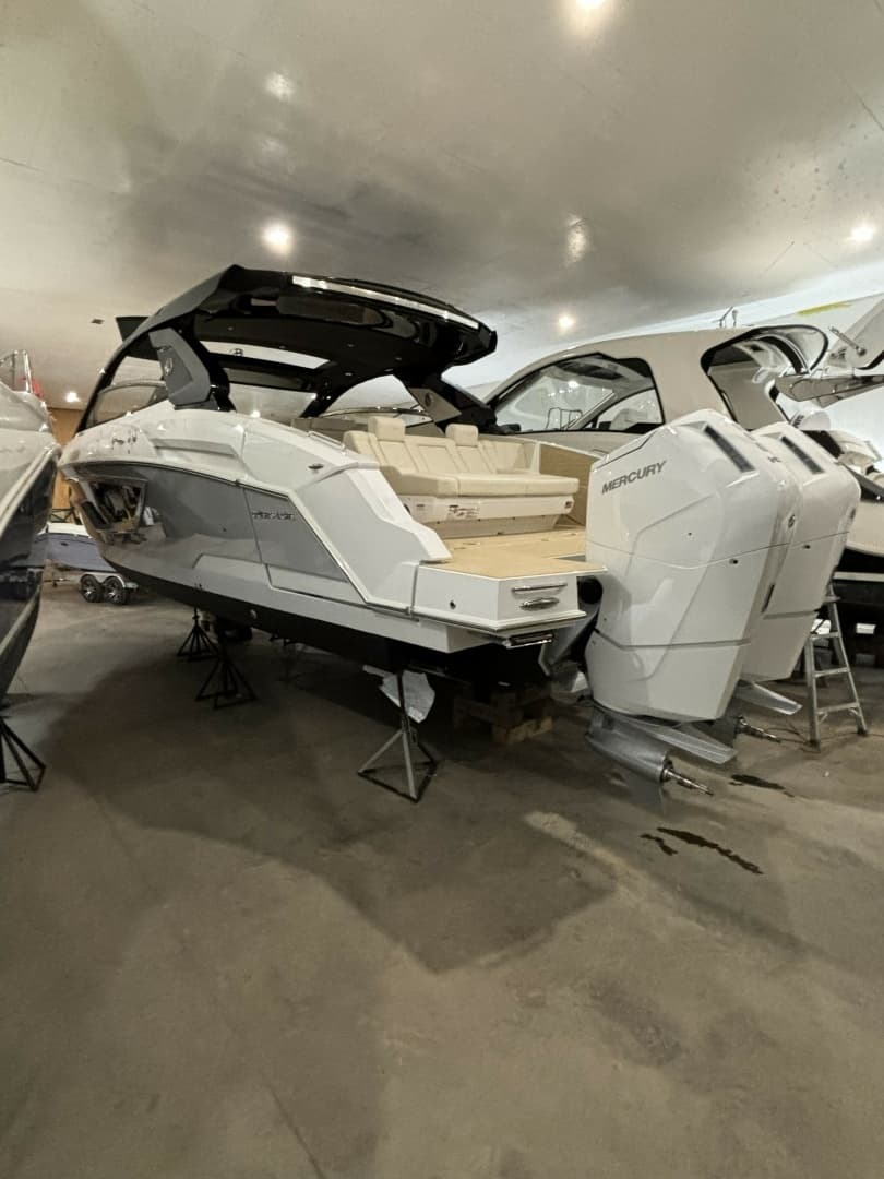 2024 Cruisers Yachts 42 GLS OB - Image 12