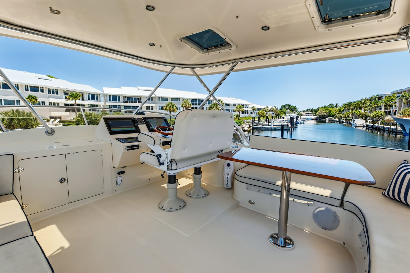 2007 Hinckley TALARIA 55MY - Image 83