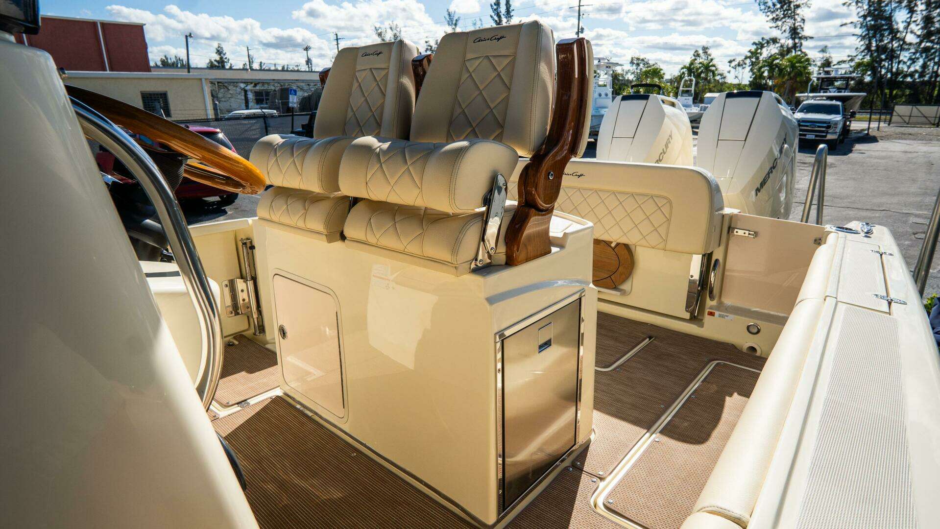 2025 Chris-Craft Catalina - Image 21