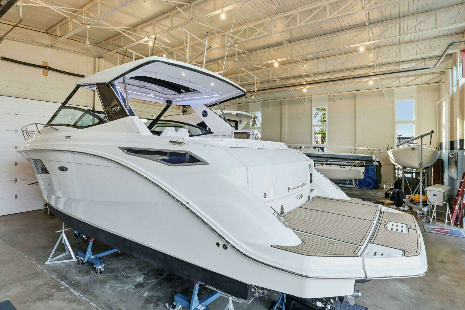 2019 Sea Ray 320 - Image 4