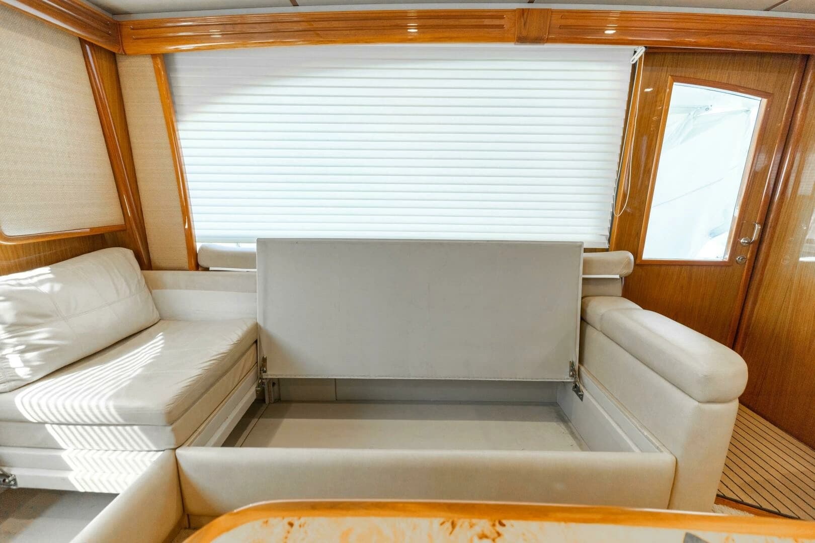 2013 Viking 76 Convertible - Image 13