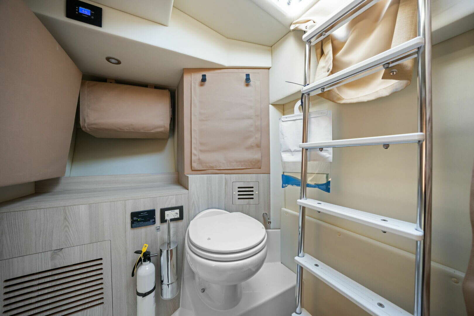 2022 Azimut S6 - Image 75