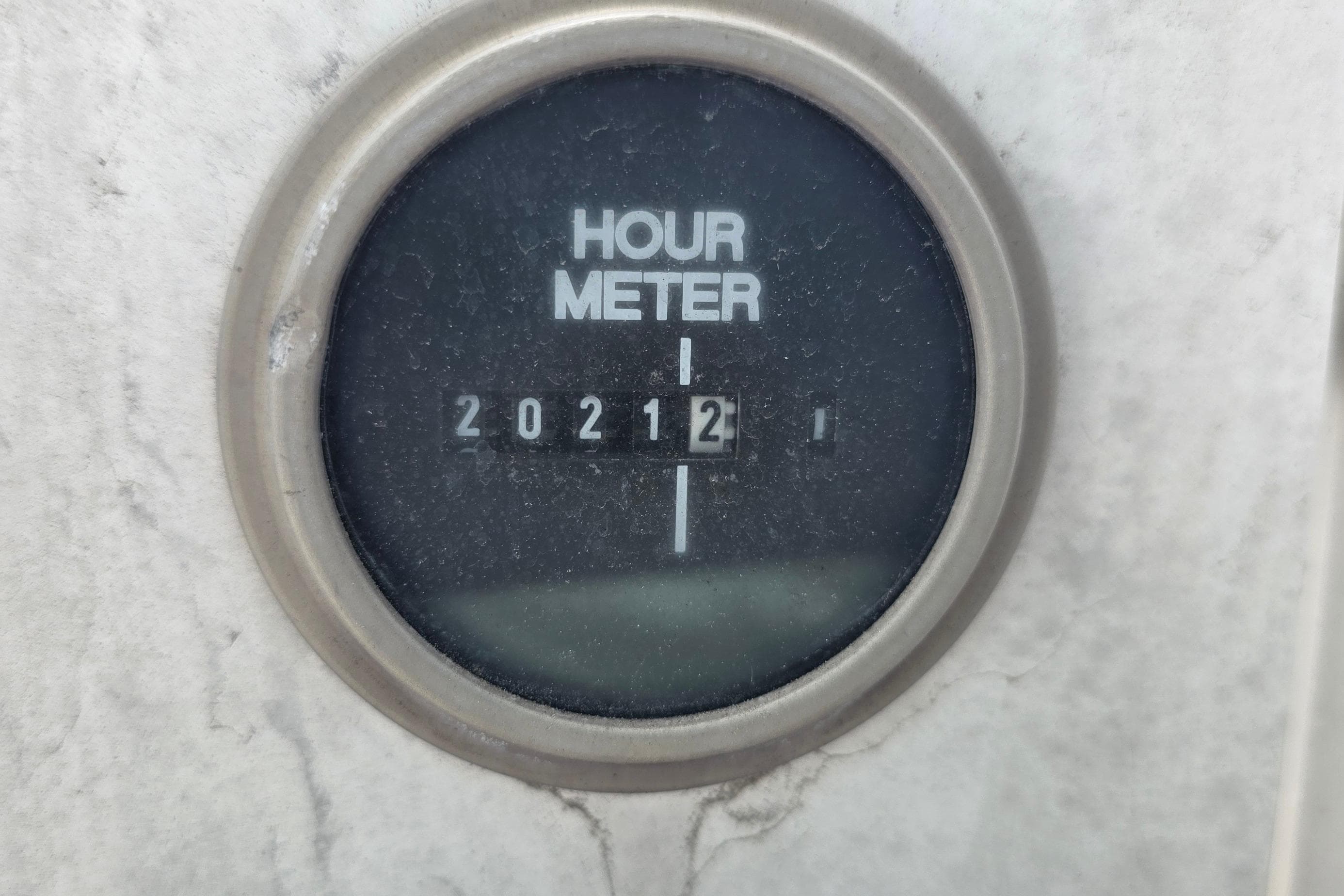 Hour meter reading 2021.2 on a 1995 Hunter 336.