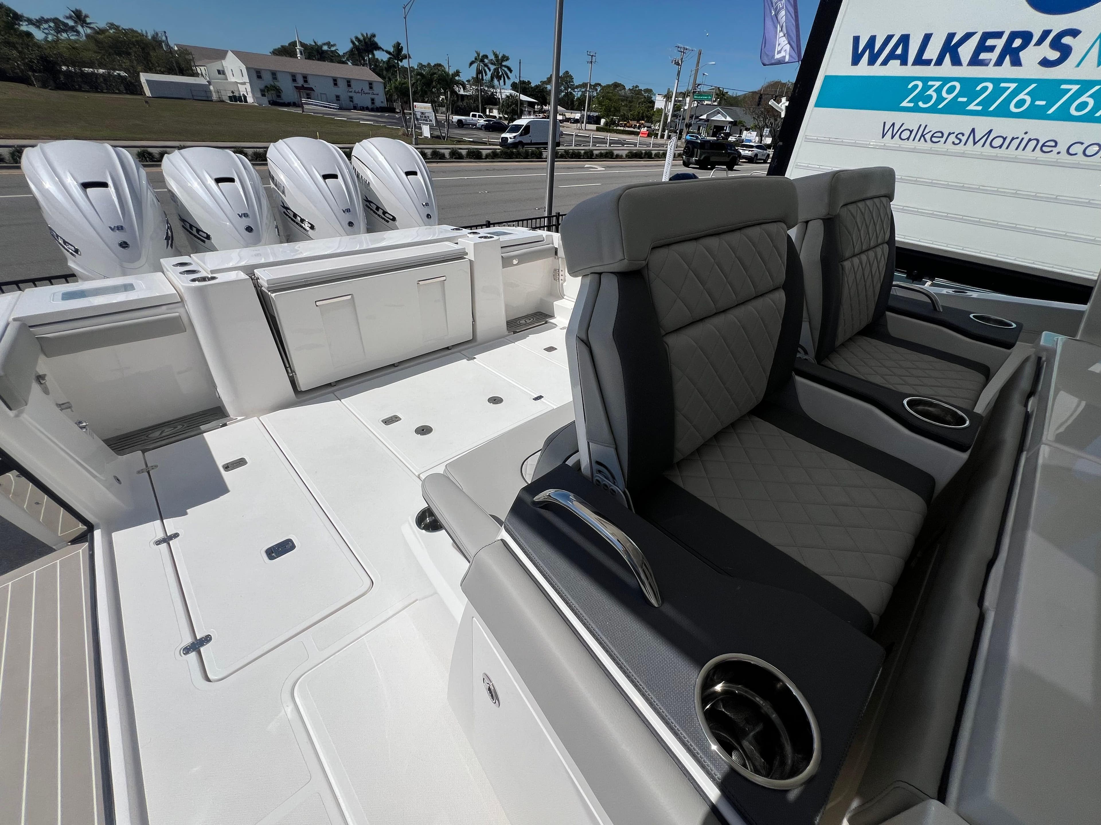 2025 PURSUIT 428 S - Image 15