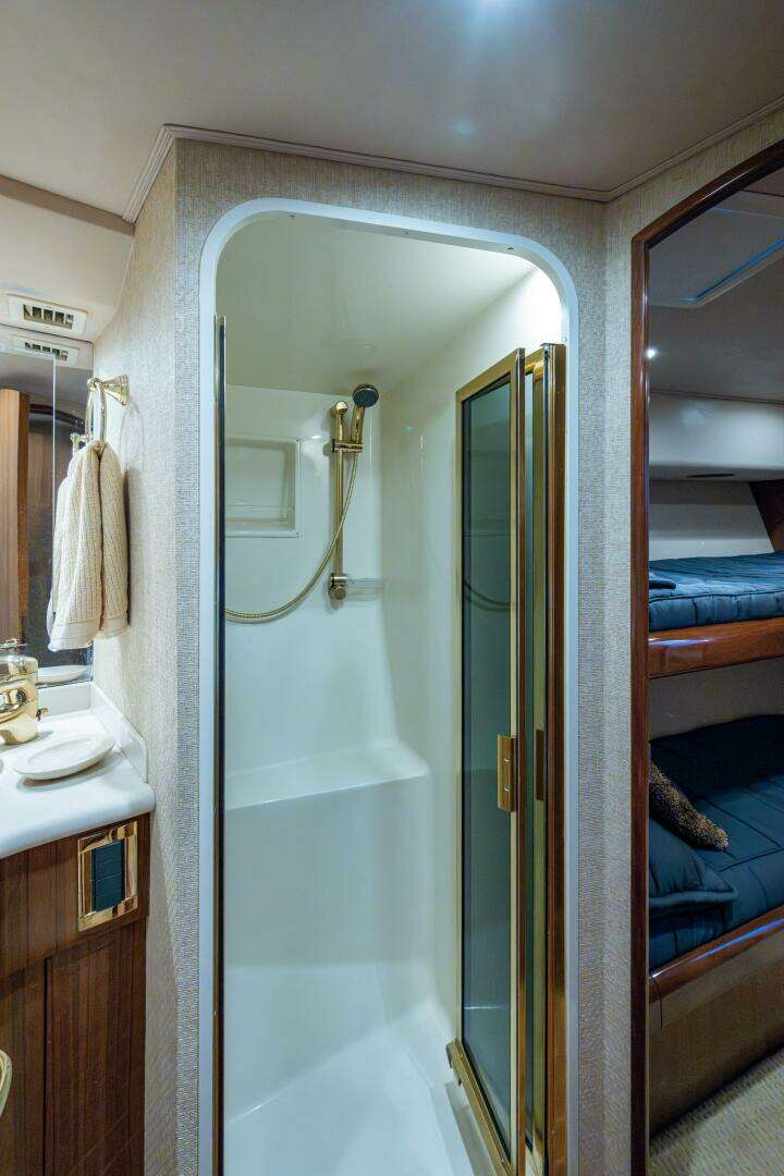 2006 Viking 52 Convertible - Image 17