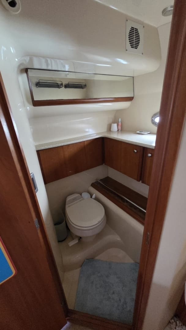 2004 Meridian 459 Aft Cabin Cockpit Motor Yacht - Image 59