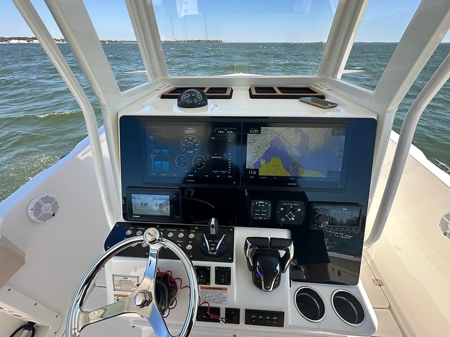 2021 Century 2900 Center Console - Image 2