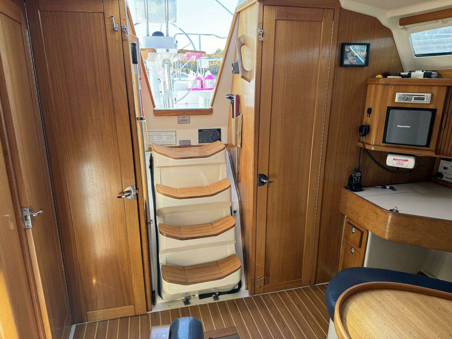 2004 Catalina MK II - Image 36