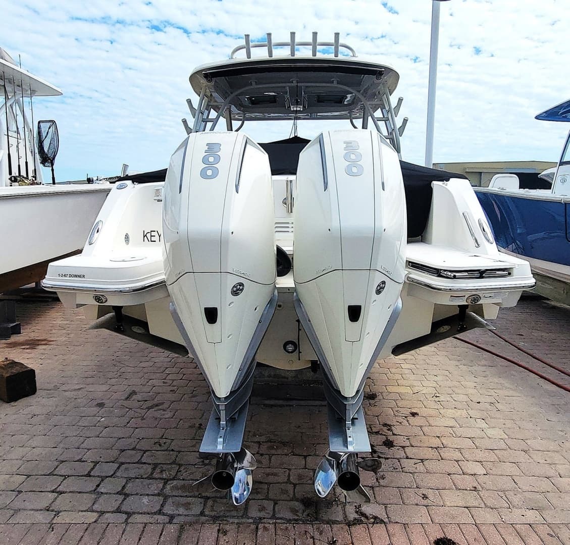 2022 Boston Whaler 320 Vantage - Image 23