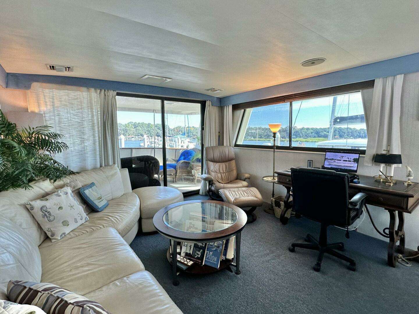 1987 Hatteras 54 MotorYacht - Image 7