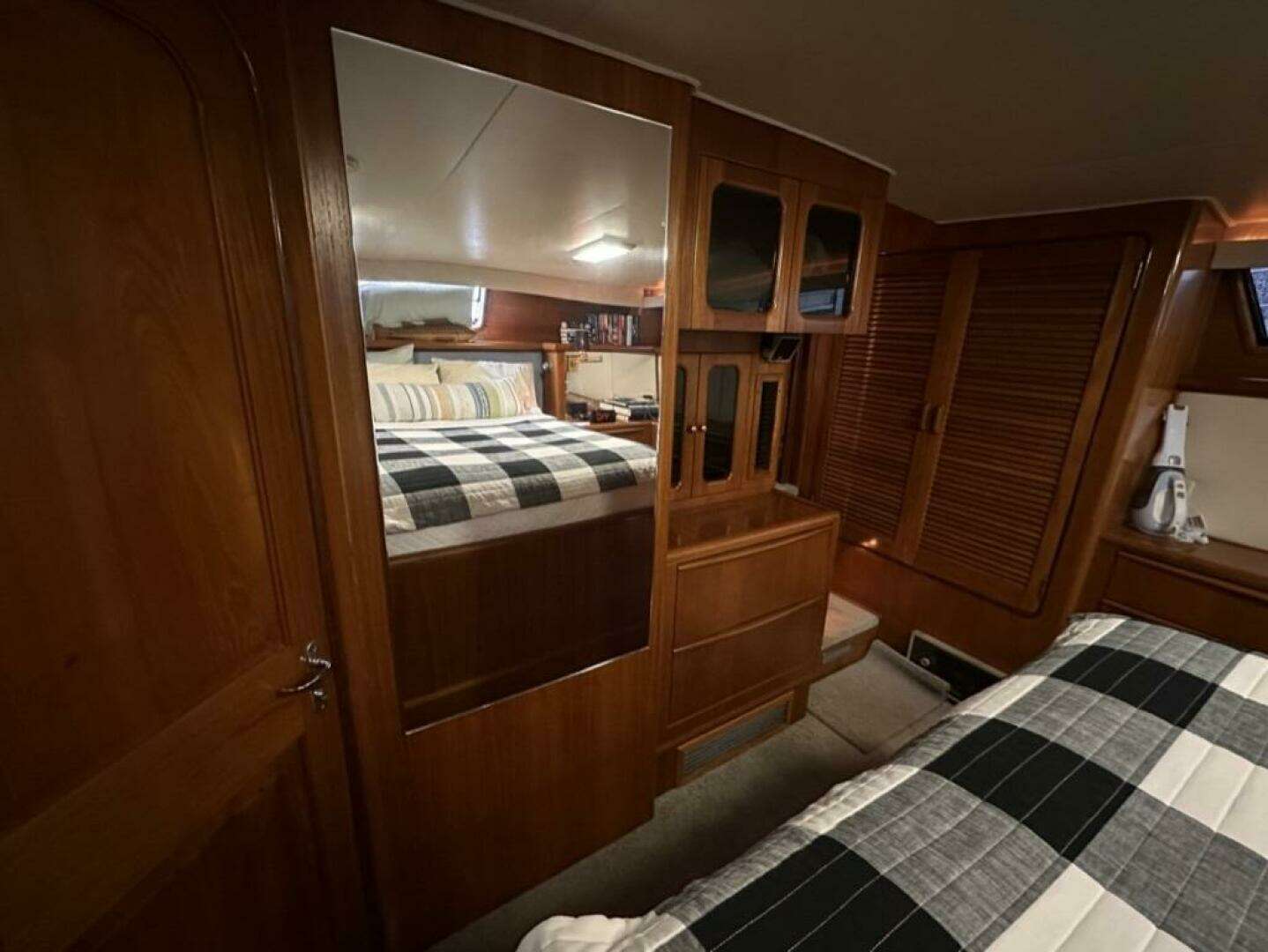 1989 Viking 44 Motor Yacht - Image 31