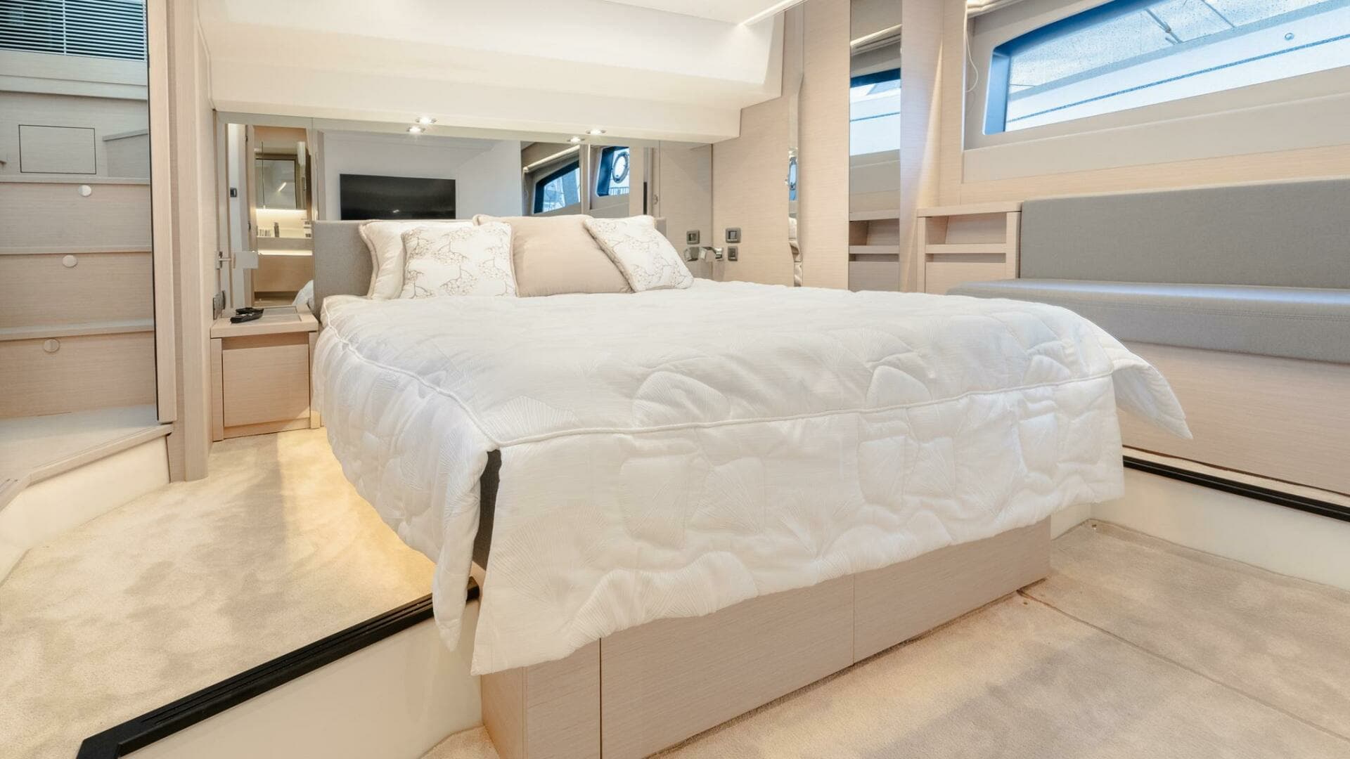 2023 Prestige 520 S - Image 18