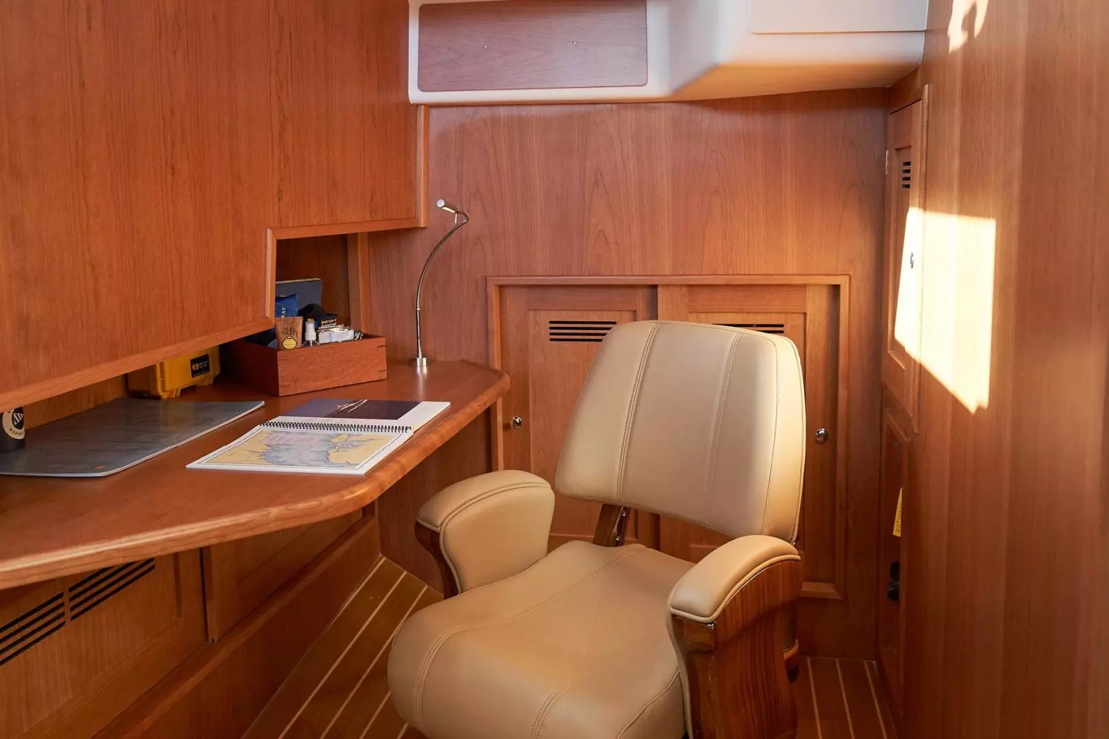 2026 Barton & Gray Daychaser 48 - Image 18