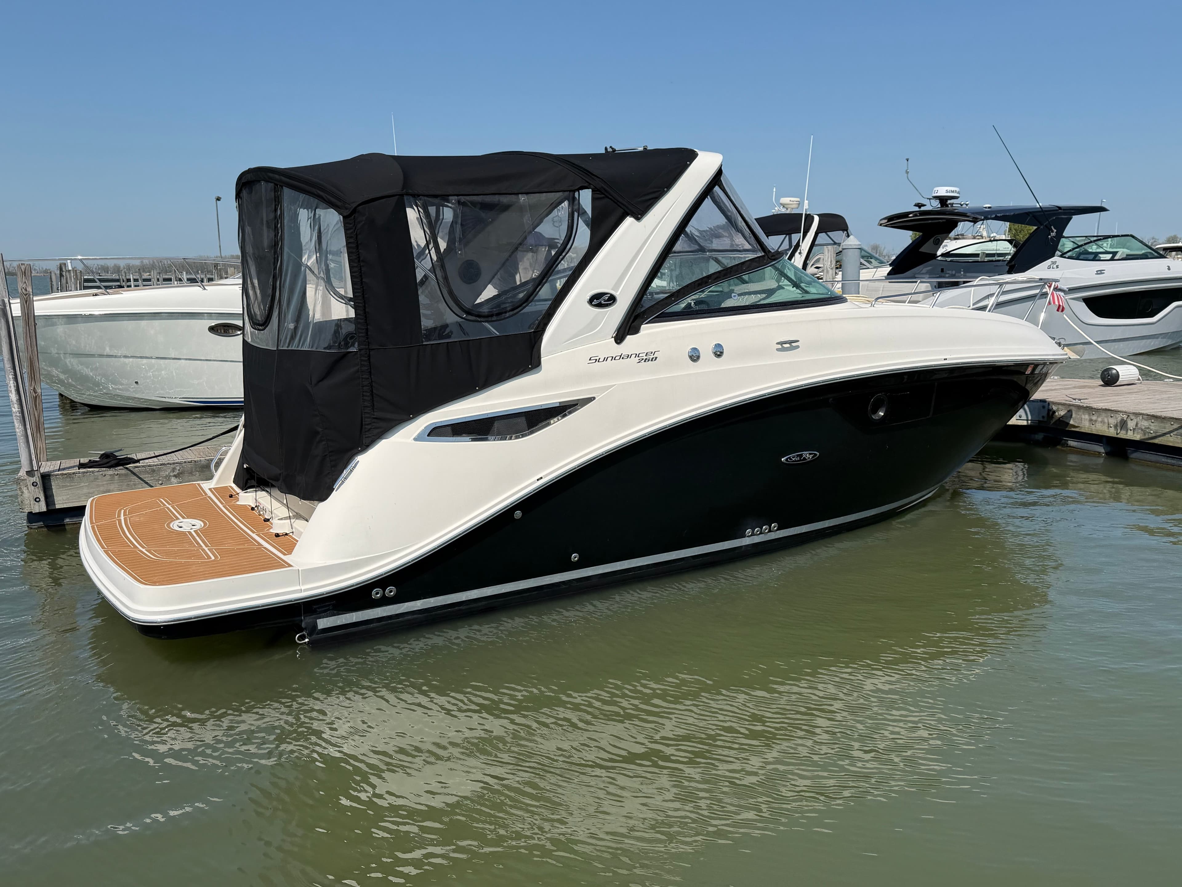 2014 Sea Ray Sundancer 260 boat docked at marina.